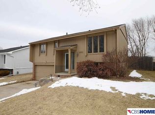 14626 Walnut Grove Dr, Omaha, NE 68137