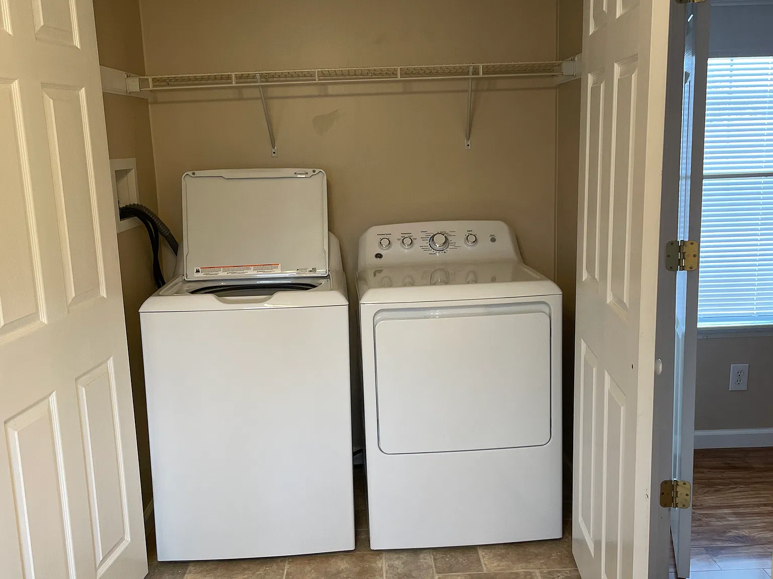 2 bed, 784 sqft, $1,300 — Photo 4