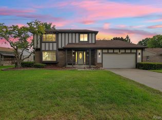 17878 Vacri Ln, Livonia, MI 48152