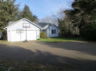 298 13th St SW, Bandon, OR 97411