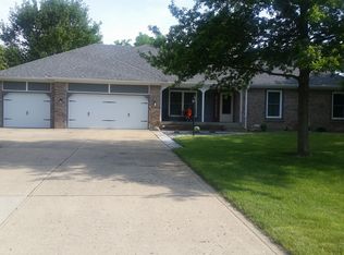 7359 W Creekside Dr, New Palestine, IN 46163