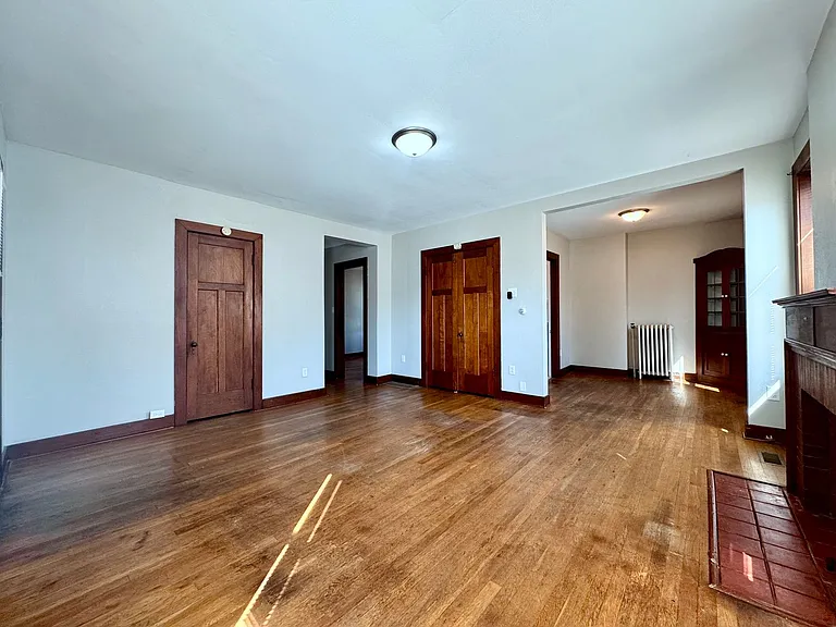 638 N Main St — Photo 2
