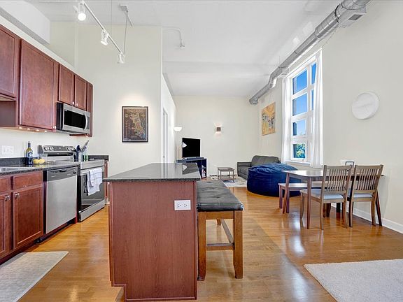 5th image of 4131 W Belmont Ave Unit 301