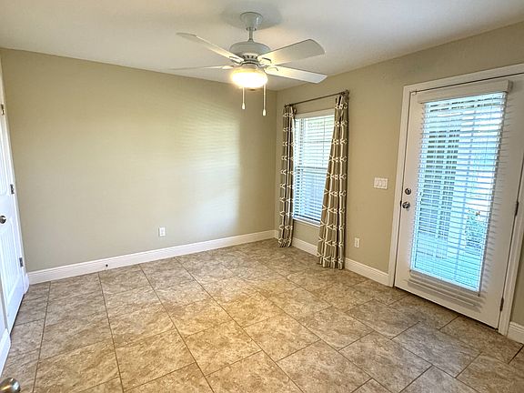 4th image of 10506 Green Ivy Ln