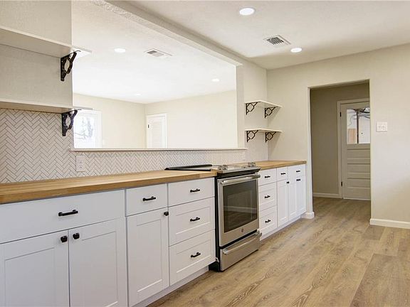 5th image of 2117 River Oaks Cir
