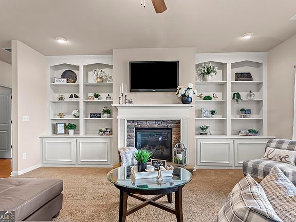 4th image of 2015 Boxwood Ln