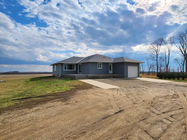 83581 405th St, Bird Island, MN 55310