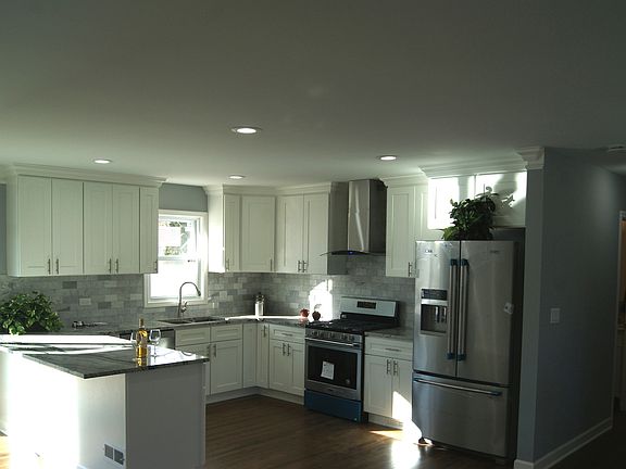 3rd image of 150 N Prairie Ave