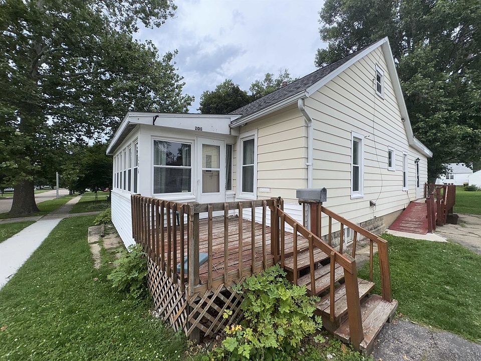 1st image of 206 W Main St