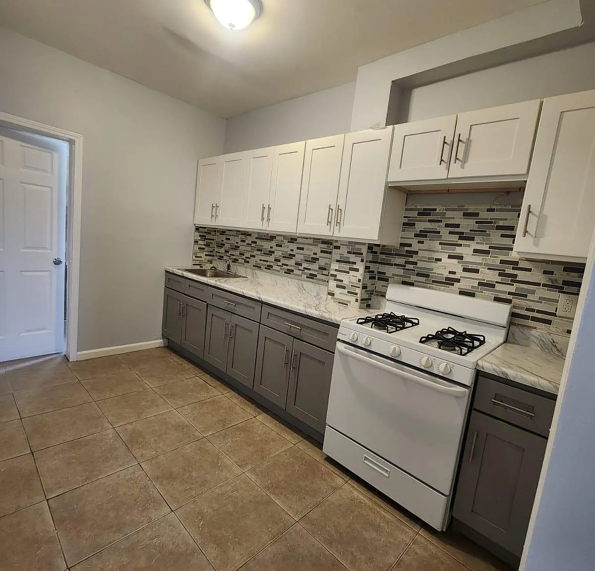 2 bed, $1,600 — Photo 3