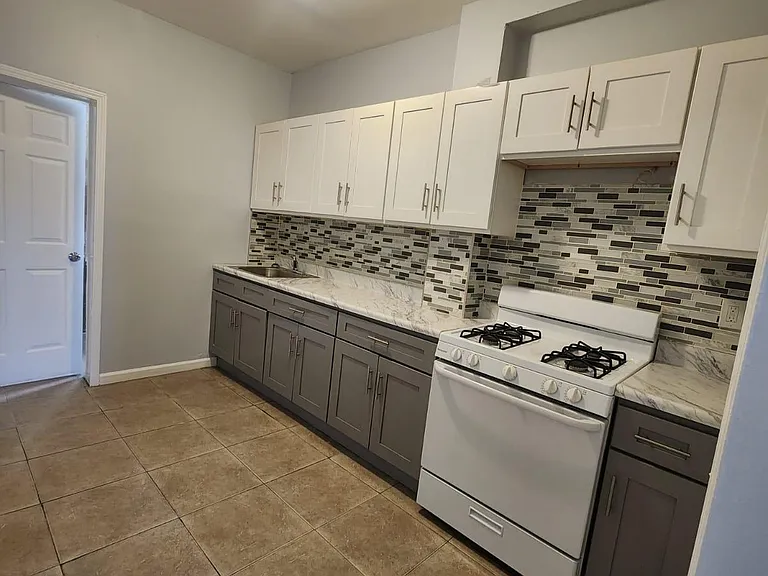 310 14th Ave #7 — Photo 3