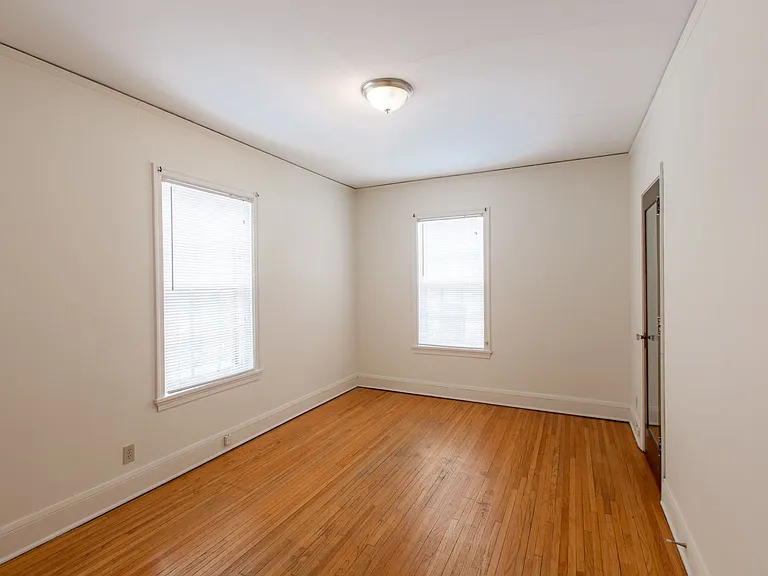 2434 Dupont Ave S — Photo 14