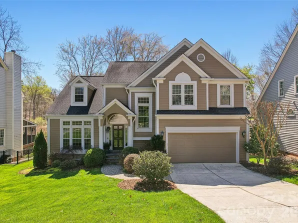 6624 Fairway Point Dr, Charlotte, NC 28269