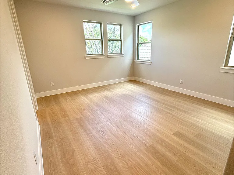 8289 Emsworth Dr — Photo 13