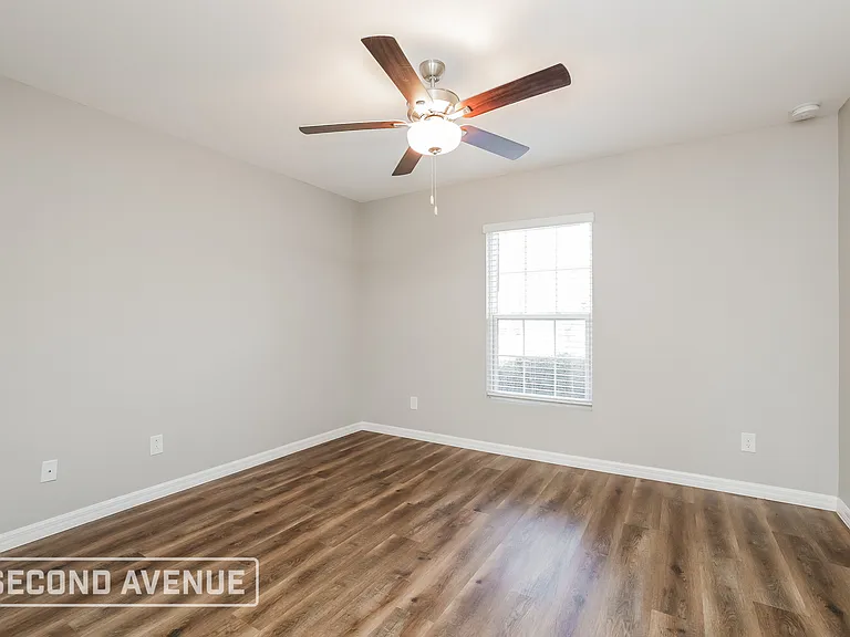 230 E Malden Ave S — Photo 18