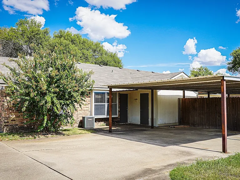 B 613-615 Barbara Jean — Photo 16
