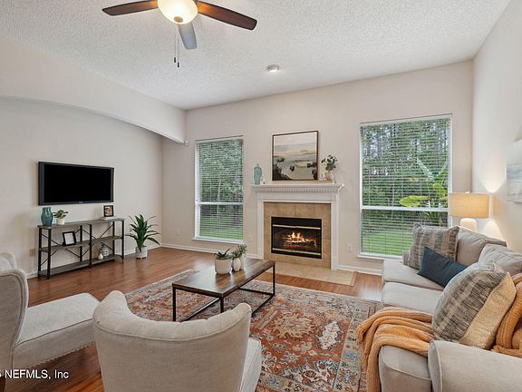 5th image of 745 AUSTIN Place