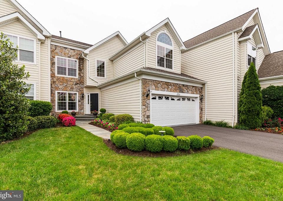 Elegant Toll Brother's Victoria Model