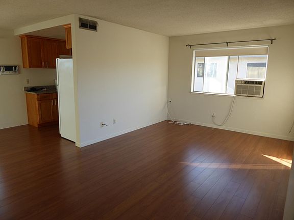 5th image of 3140 Neal Ave