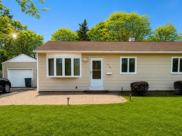 1029 Merriam Rd — Photo 1