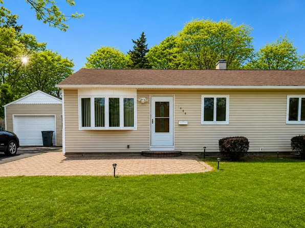 1029 Merriam Rd, Bay Shore, NY 11706