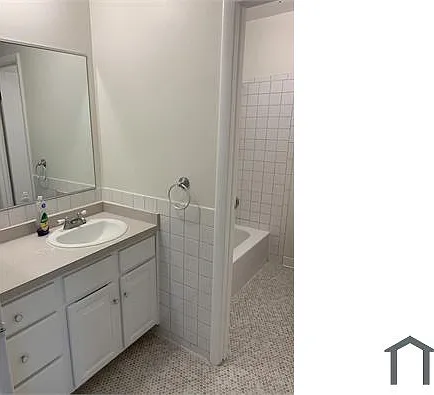 16W525 Lake Dr #202 — Photo 6