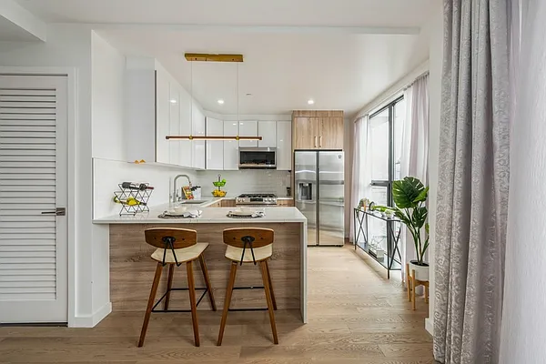 Sold by E Realty International Corp | media 17