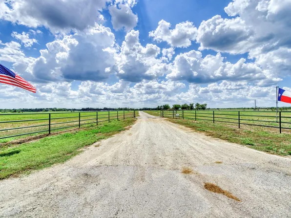 12068 Dunns Fort Rd, Hearne, TX 77859