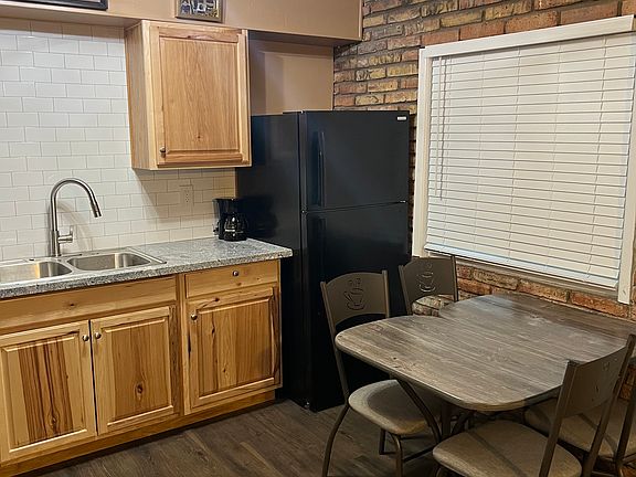 3rd image of 455 Moser Ave #5