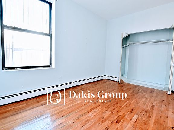 4th image of 28-02 Crescent St #Dgc