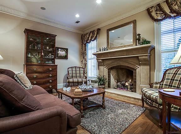 5th image of 6923 Forest Glen Blvd