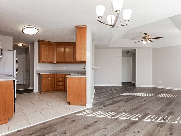 5th image of 634 Loch Lomond Cir