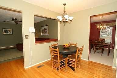 5th image of 125 Calumet Ct