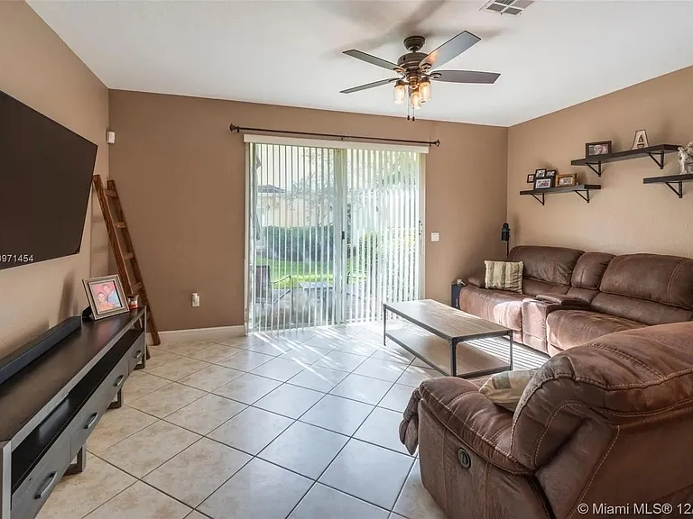 7782 Paddock Pl — Photo 5