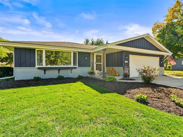 1101 Dogwood LANE, Waukesha, WI 53189