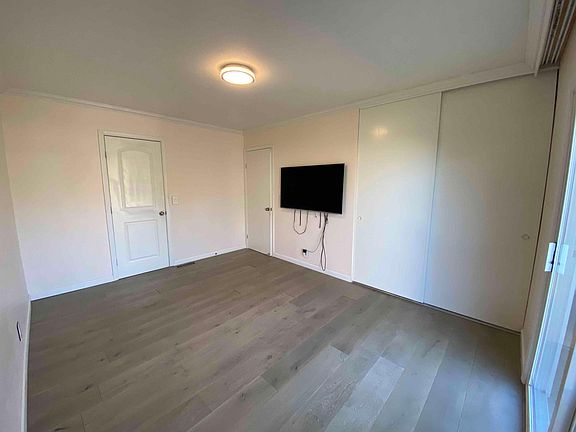 4th image of 918 Daffodil Way