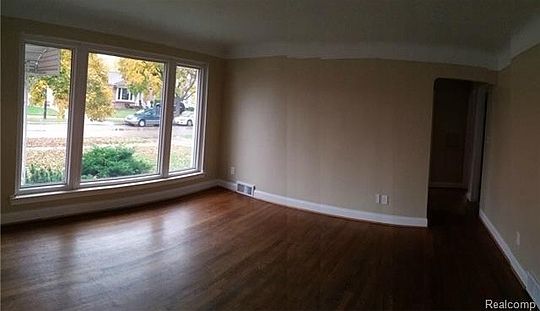 3rd image of 1639 Myron Ave