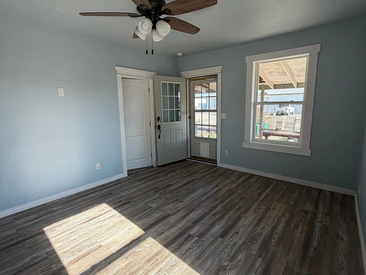 2 bed, 975 sqft, $1,300 — Photo 2