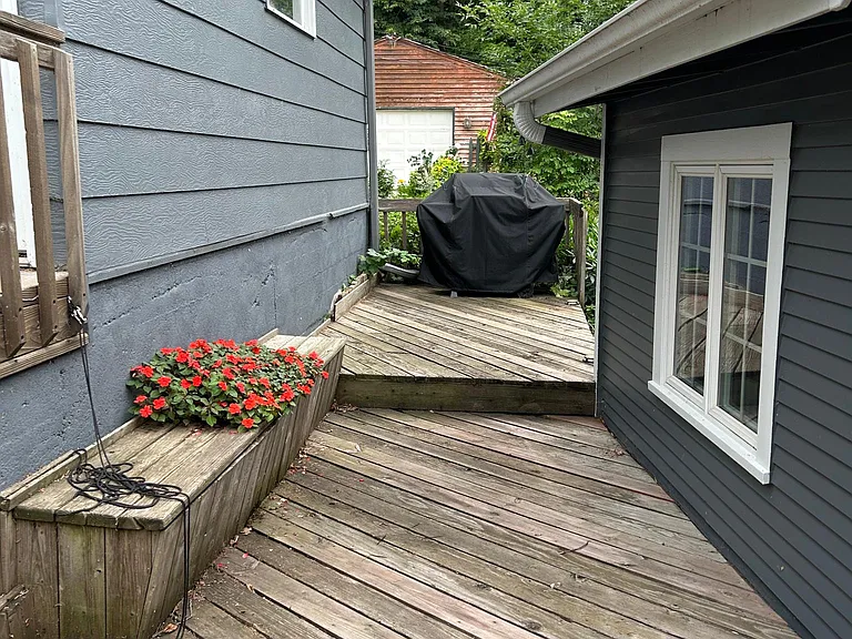 Edgewater Dr — Photo 20