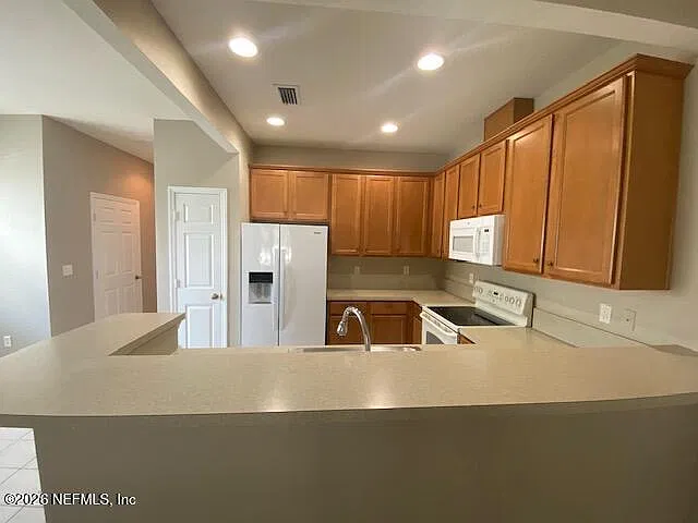 3 bed, 2.5 bath, 1520 sqft, $1,700 — Photo 4