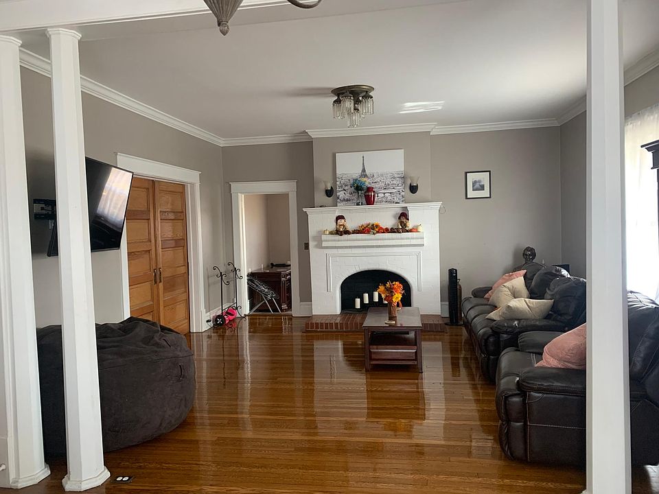 2nd image of 21 5th St NE