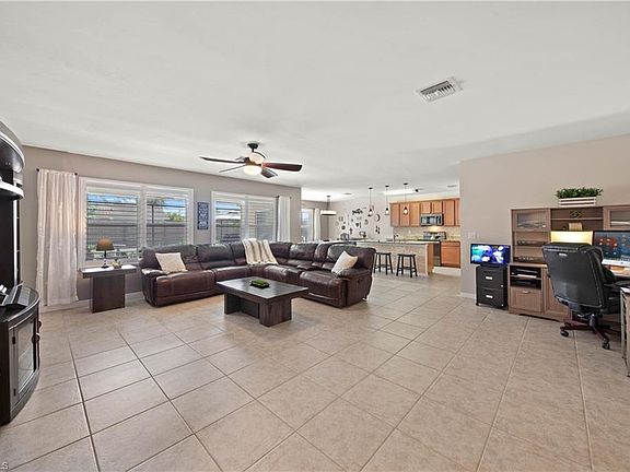 3rd image of 3019 SW 15th Ave