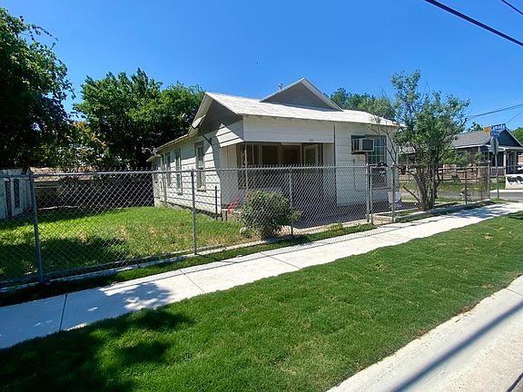 3rd image of 909 N NAVIDAD ST