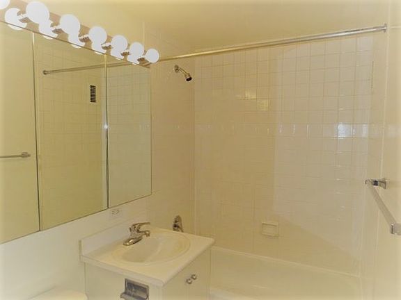 3rd image of 360 W 34th St APT 9S