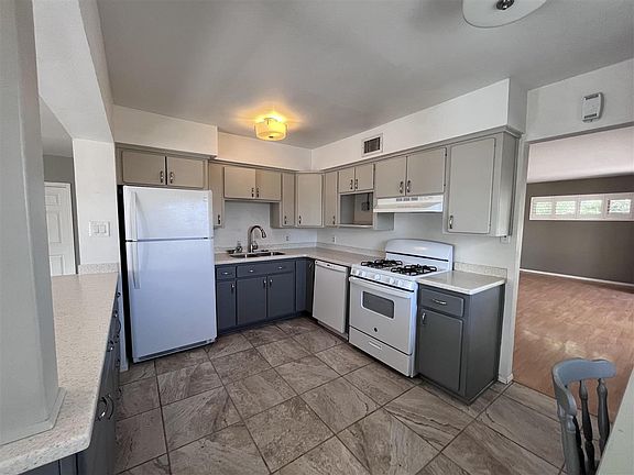 3rd image of 1221 W 18th St