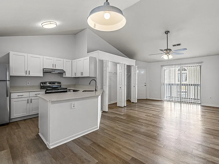 Buffalo Creek Apartments — Photo 31