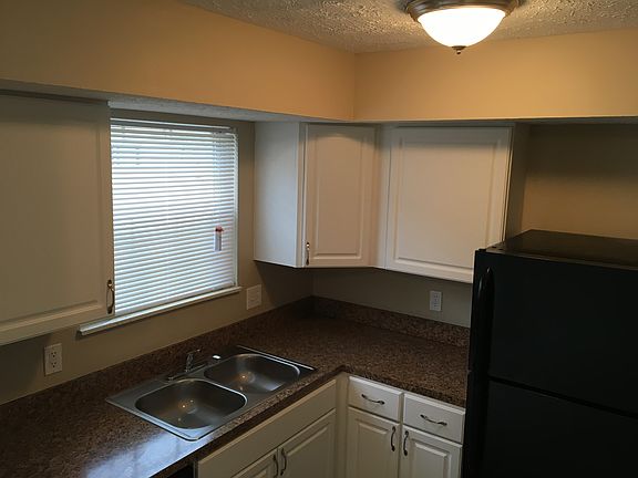 2nd image of 496 Fenstermaker Ln