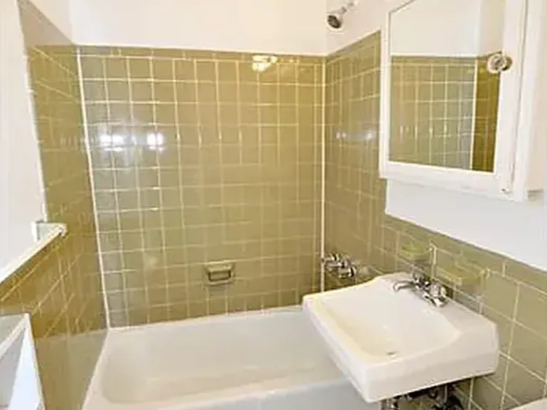244 W 20th St #1R — Photo 8