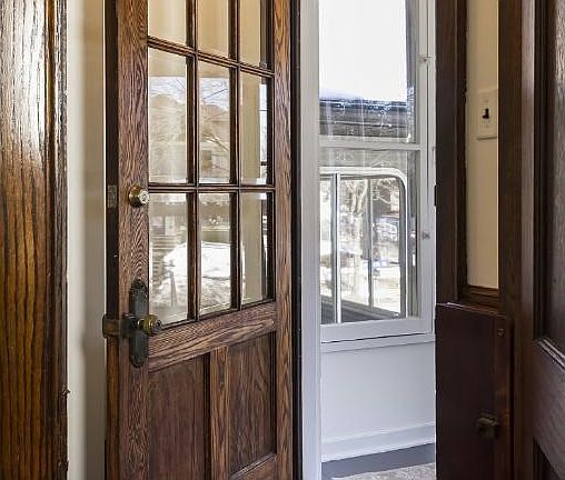 Welcoming front entry way.