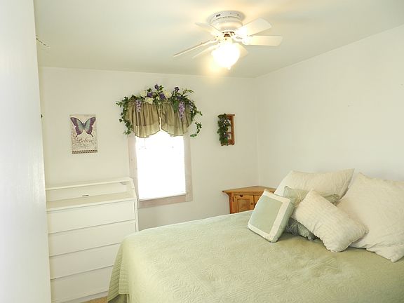 4th image of 716 W Lake Dr